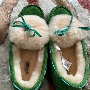 Ugg shoes Beautiful color